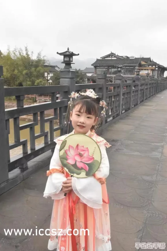 国产对白真实伦视频在线：最新动态显示该影片在各大平台的观看热度持续攀升，观众反馈积极