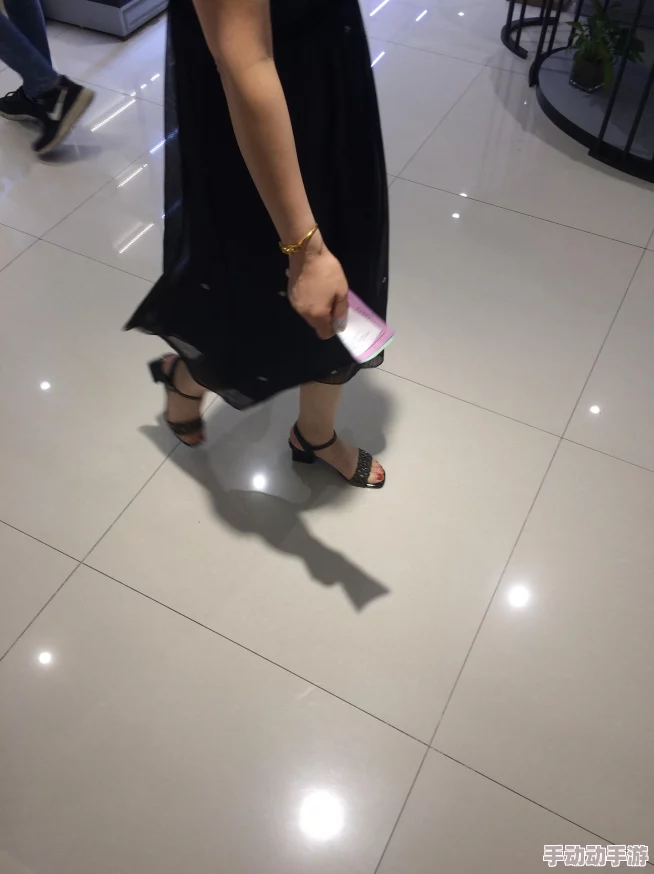 国产精品美脚玉足在线，网友纷纷表示对这种内容的喜好与关注，同时也有不少人提出了对其审美标准的质疑
