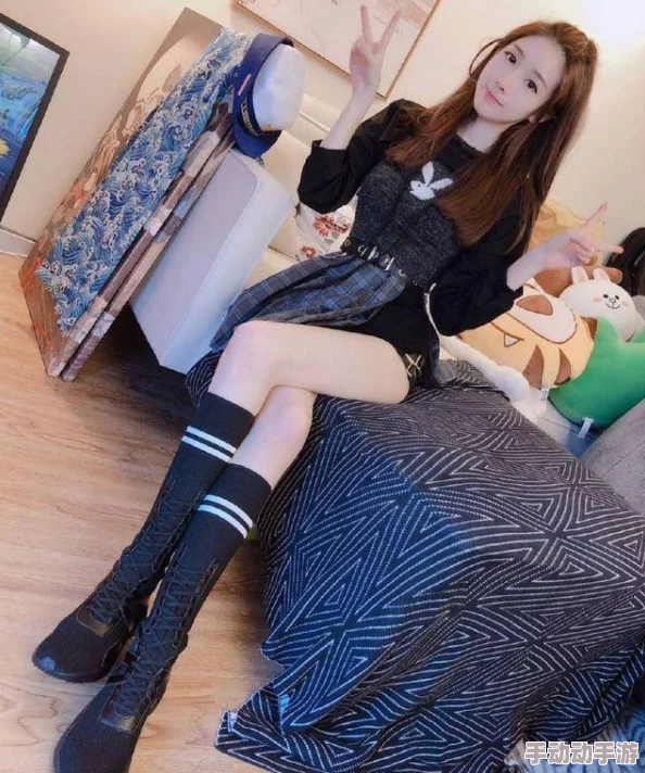 丝宝女同丝袜福利视频引发热议，网友们对其内容和表现形式褒贬不一，认为应关注作品的艺术性与社会影响