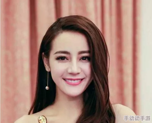 国产美女大秀福利视频最新进展：新一季节目上线，众多新面孔引发热议与关注，精彩内容不断更新