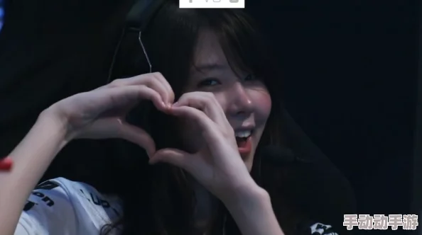 俄罗俄处破女A级出血摘花,网友热议:这究竟是怎样的事件,引发了社会对女性安全的广泛关注与讨论 俄罗俄处破女A级出血摘花,网友热议:这究竟是怎样的事件,引发了社会对女性安全的广泛关注与讨论