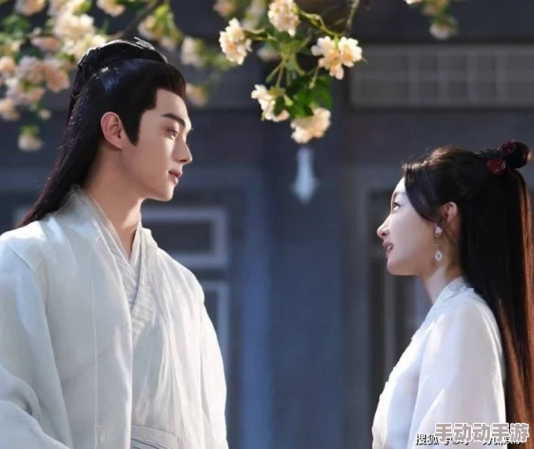 友田真希69ⅩⅩ：最新作品发布，粉丝热议其全新造型与演技突破，引发社交媒体广泛讨论与关注