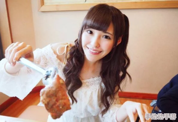 东南亚学生妹在社交媒体上分享学习生活，吸引众多网友关注与互动，展现青春活力与多元文化魅力