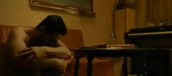 在肉欲与荒诞之间：一部挑战道德底线的全肉粗俗小说探秘