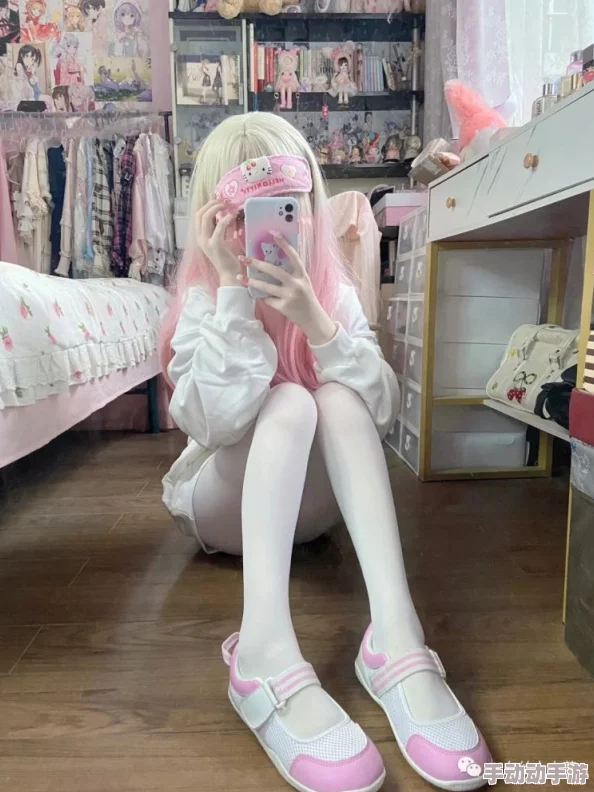 FXX白丝jk单脚吊缚捆绑活动引发热议，网友纷纷讨论其艺术性与表现形式的多样性