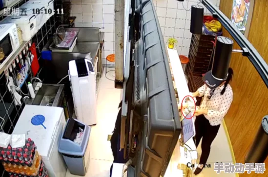 偷拍白屁股沟厕盗摄事件引发广泛关注,网友热议隐私权与公共场所安全问题 偷拍白屁股沟厕盗摄事件引发广泛关注,网友热议隐私权与公共场所安全问题