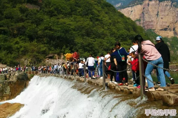 天天草夜夜爽:最新动态揭示了这一现象背后的文化影响与社会反响,引发广泛讨论与关注 天天草夜夜爽:最新动态揭示了这一现象背后的文化影响与社会反响,引发广泛讨论与关注