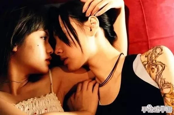 探索女同性之间的亲密艺术：互添精品带来的情感与身体的双重享受之旅