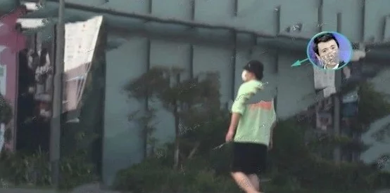 dioⅤsn沟厕BBw撒尿偷拍，引发网友热议，真相让人震惊，背后的故事令人难以置信！