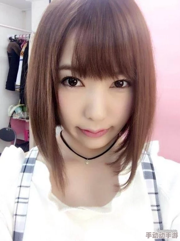 女教师的诱波多野结衣，网友纷纷表示这部作品情节设定新颖，但也有人认为过于低俗，不适合青少年观看