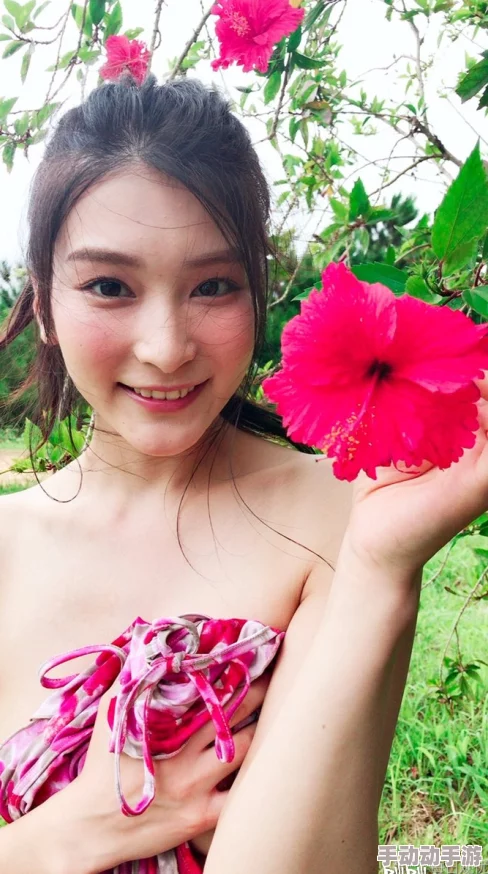 JUX一888本庄优花久久：性感女神再度来袭，挑战极限激情，带你体验前所未有的视觉盛宴！