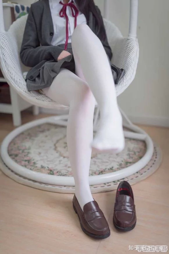 jk白丝足交：年轻女孩的热情与魅力，带你领略前所未有的视觉盛宴！