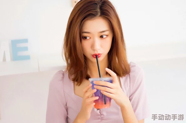 在意外的夜晚，我忍不住脱下女仆的内裤，揭开了隐藏在日常生活背后的秘密与欲望