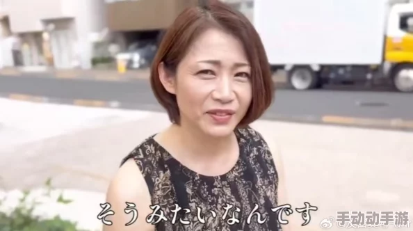 JUY320友田真希中文字幕：她在拍摄现场的趣事曝光，竟然与男主角暗生情愫！