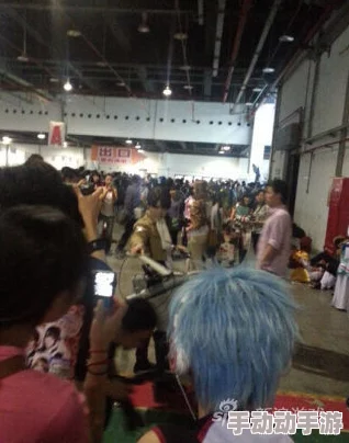 掀裙子打美女光屁股图片事件最新进展：警方已介入调查，相关责任人被拘留，社会各界反响强烈