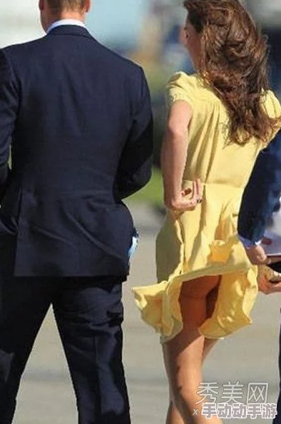 掀裙子打美女光屁股图片事件最新进展：警方已介入调查，相关责任人被拘留，社会各界反响强烈