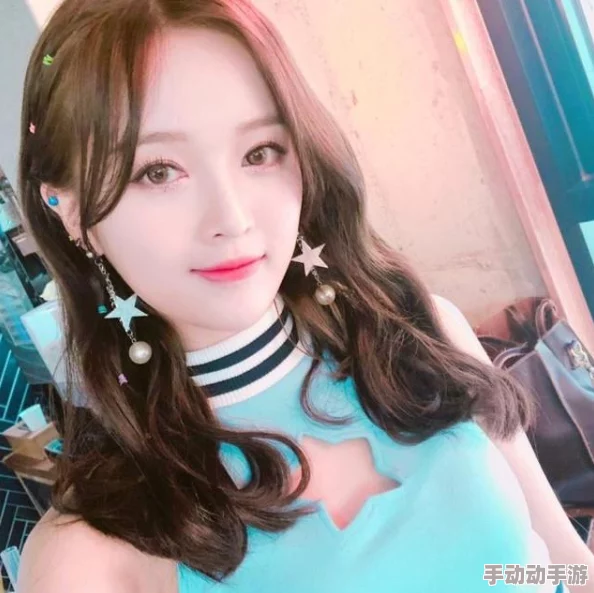 周妍希裸照事件引发热议，网友纷纷讨论其影响与后果，明星隐私保护问题再度成为焦点