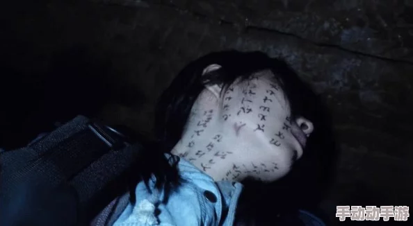 在阴影中徘徊：探索黄色恐怖片背后的心理暗示与社会禁忌的深层解读