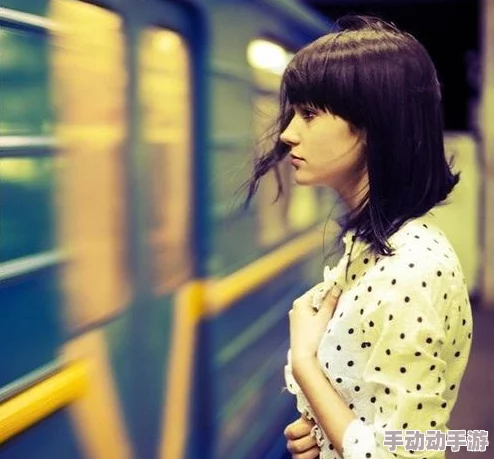 年轻漂亮的女邻居HD中字：探索邻里间的秘密与情感纠葛