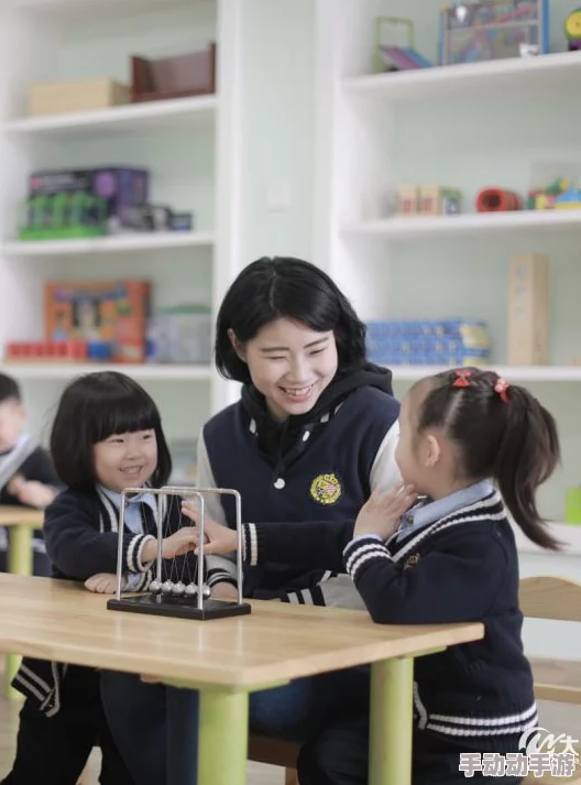 在课堂的温暖中,慢慢走进张丽老师的心灵世界,感受知识与情感交融的美好瞬间 在课堂的温暖中,慢慢走进张丽老师的心灵世界,感受知识与情感交融的美好瞬间