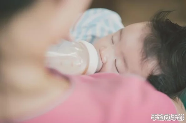 一边吃奶一边扎下边爽了:探索母婴互动中的亲密与快乐 一边吃奶一边扎下边爽了:探索母婴互动中的亲密与快乐