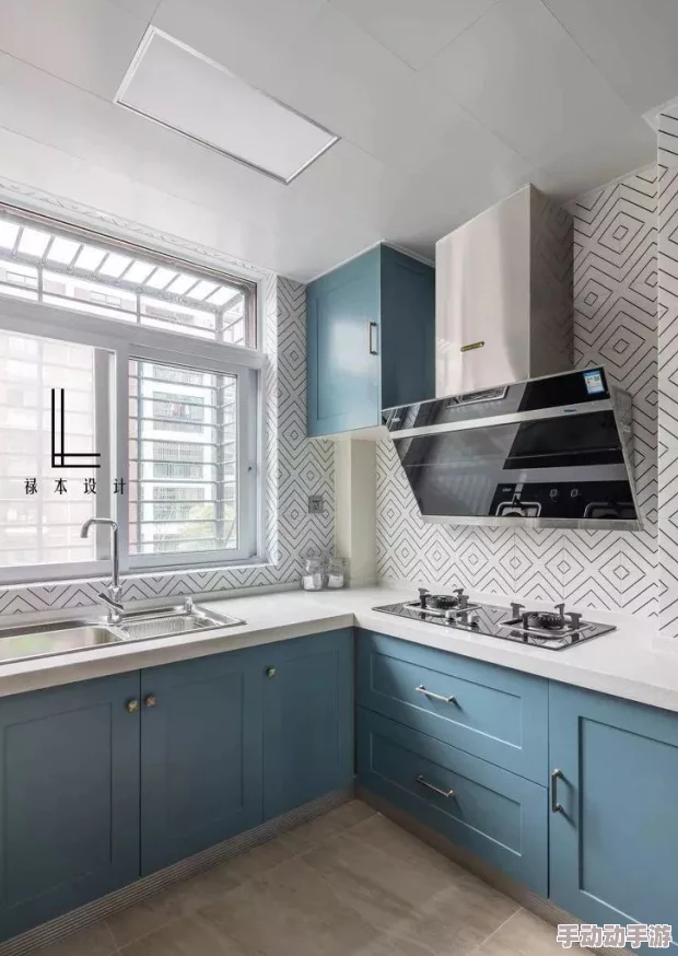 厨房娇妻的秘密：朋友意外闯入，揭开隐藏在家中的禁忌之恋