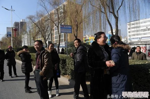 公交车上被弄进走不动路走不动网友纷纷表示这种情况让人感到无奈，呼吁改善公共交通设施和服务质量