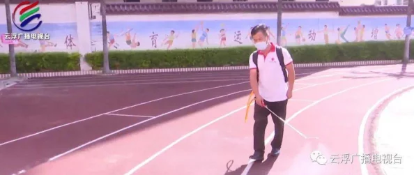 坐在教授的棒棒上背单词双楠惊现校园新风潮学生们纷纷模仿引发热议学习与娱乐完美结合让人耳目一新