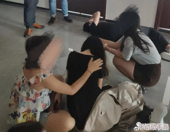 校花被群jian又粗又大H网友纷纷表示这种情节不应被美化,呼吁加强对校园暴力和性侵害的关注与保护措施 校花被群jian又粗又大H网友纷纷表示这种情节不应被美化,呼吁加强对校园暴力和性侵害的关注与保护措施