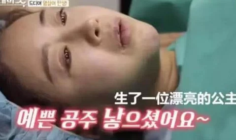 看到老公在婆婆身上网友纷纷表示这种情况让人感到复杂，有人认为这是对家庭关系的挑战，也有人觉得应该理性看待