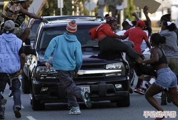 黑人粗进入欧美一级网友认为这一现象反映了文化交流的多样性,同时也引发了对种族刻板印象的讨论和反思 黑人粗进入欧美一级网友认为这一现象反映了文化交流的多样性,同时也引发了对种族刻板印象的讨论和反思