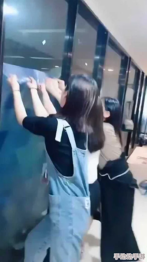 男人扒开女人屁股使劲桶,这种行为真是令人发指,完全不尊重女性的意愿和身体 男人扒开女人屁股使劲桶,这种行为真是令人发指,完全不尊重女性的意愿和身体