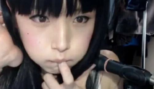 高中生放荡日记高h暴露网友认为这种内容不适合未成年人观看，可能对青少年的心理健康产生负面影响，应加强监管和引导