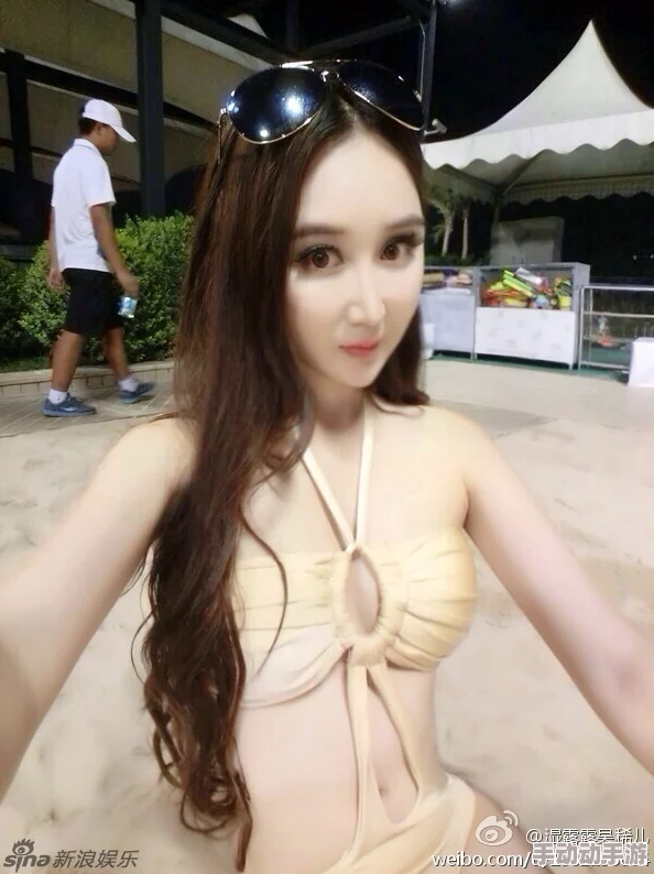 女人裸身无遮挡正面图网友认为这种图片过于暴露，可能会引发不必要的争议和社会讨论，同时也有人支持艺术表达的自由