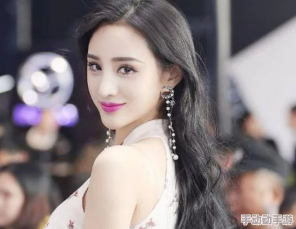 国模小婉棚拍超大尺度人体，近日在社交媒体上引发热议，众多网友纷纷评论其艺术表现与大胆尝试