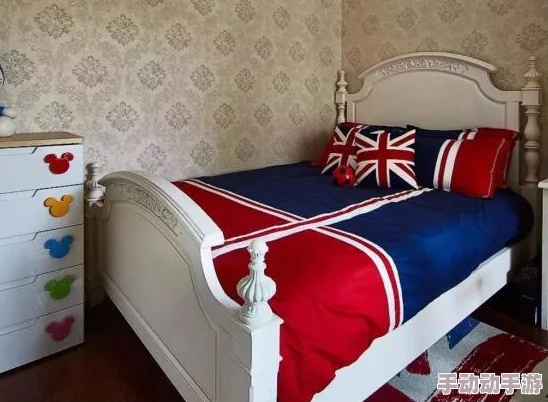 男女晚上在床做视频网友认为这种行为侵犯了隐私，可能对双方的关系造成负面影响，也有人觉得这是表达亲密的一种方式