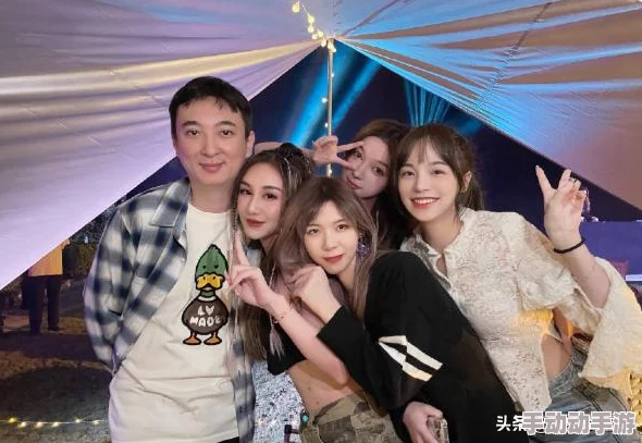 撕开衣服后宫手游网友认为游戏画面精美但剧情设定略显老套，期待更多创新玩法和角色发展