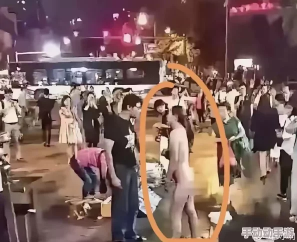 女人扒下裤让男人桶到爽，这种行为是否过于露骨？网友们对此褒贬不一，认为应尊重个人选择与界限