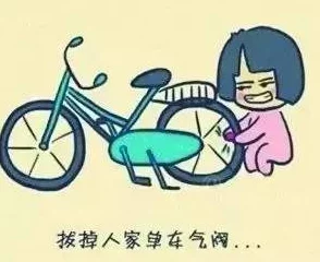 在教室的秘密角落，我与同桌共同经历了一场意外的水花四溅，难以忘怀的青春记忆