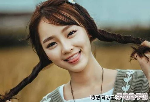 女领导满足的呻吟：近日，一位女领导在工作会议上分享了她对团队成果的满意，表达了对未来发展的期待与信心