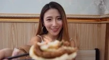 边吃奶边摸下我好爽视频免费，真是让人欲罢不能的体验，太过瘾了！