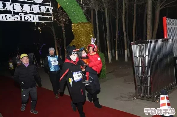 日日噜噜夜夜狠狠久久丁香七网友认为这个标题充满了调侃和幽默感，反映了当下网络文化的多元与包容，同时也引发了对内容的好奇心