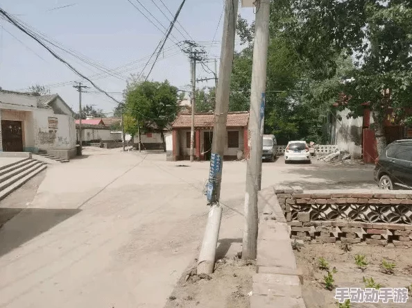 两男插一女：三人关系引发热议，网友纷纷讨论背后的情感纠葛与社会现象