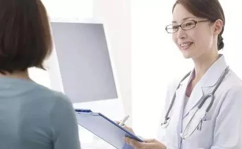 强制憋尿失禁羞辱，这种行为真是令人发指，侵犯了个人尊严和基本人权