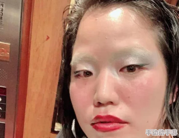 日本免费人爱做在线观看视频网友认为这种内容虽然吸引眼球但可能影响青少年的价值观和心理健康，呼吁加强监管与引导