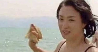 下身红肿哭泣求饶BL网友纷纷表示剧情设定太过夸张，难以接受，但也有人认为情感描写很细腻，引人入胜