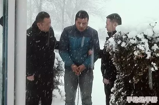 在野外被三个男人躁一夜男男惊爆!他意外发现自己竟然成为了他们的猎物,经历了一场无法想象的疯狂之夜! 在野外被三个男人躁一夜男男惊爆!他意外发现自己竟然成为了他们的猎物,经历了一场无法想象的疯狂之夜!