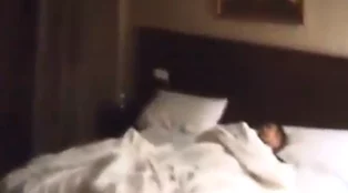 日日摸夜夜搂人人要网友认为这句话反映了现代人对亲密关系的渴望与追求，同时也引发了对个人空间和隐私的思考