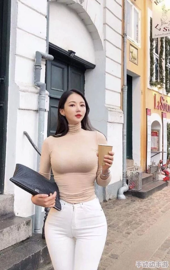 双乳挺拔圆润饱满的双乳,真是让人羡慕不已,完美的身材曲线令人心动 双乳挺拔圆润饱满的双乳,真是让人羡慕不已,完美的身材曲线令人心动