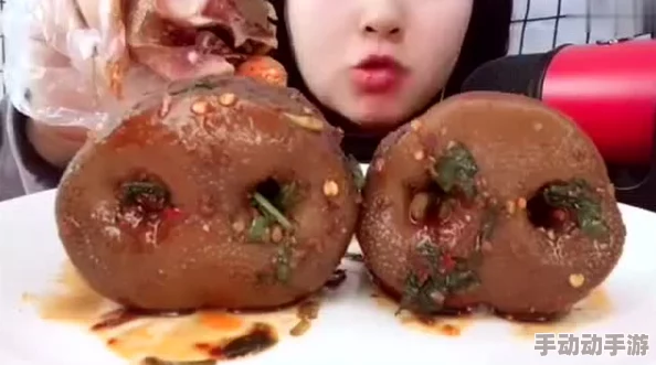 丝瓜草莓小猪鸭脖视频，真是太有趣了！看完让我忍不住想尝试这些美食